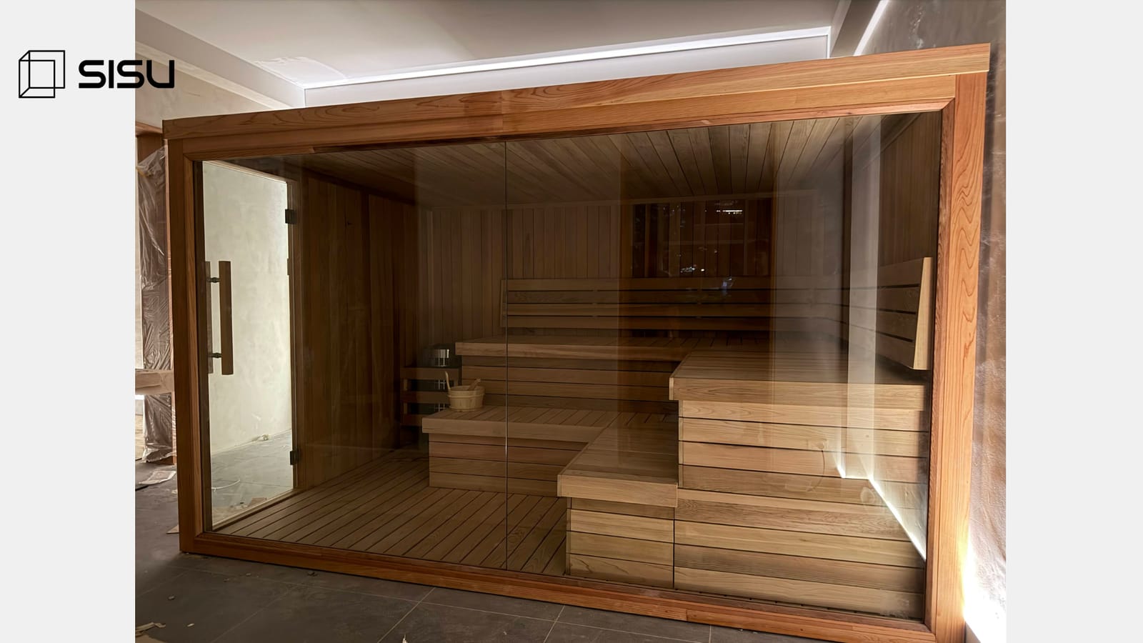Panoramic glass cube
